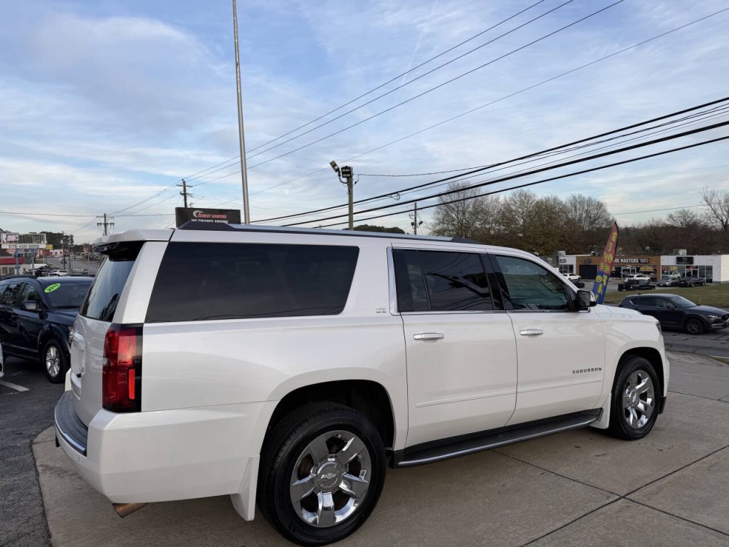 2016 Chevrolet Suburban Image 4
