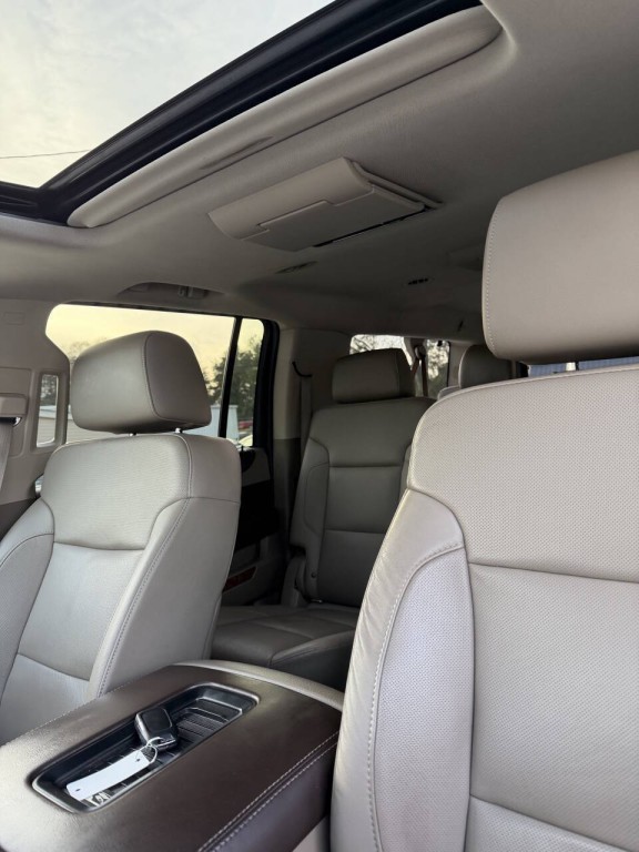 2016 Chevrolet Suburban Image 8