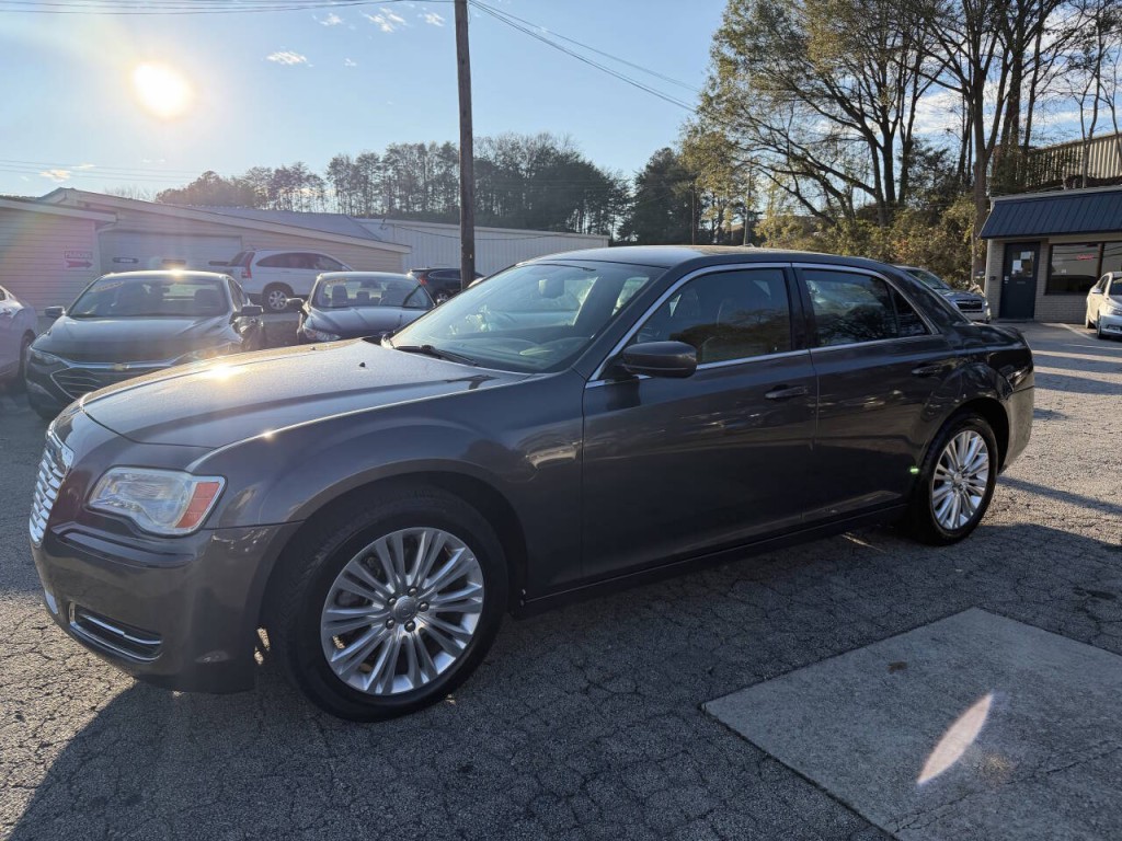 2014 Chrysler 300 Image 2