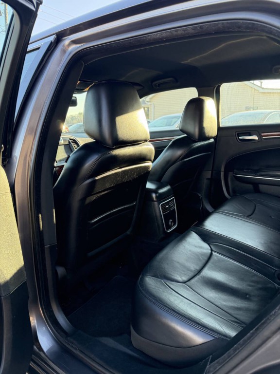 2014 Chrysler 300 Image 5