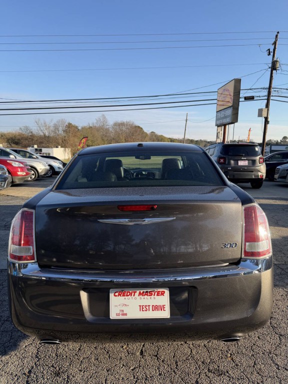 2014 Chrysler 300 Image 9