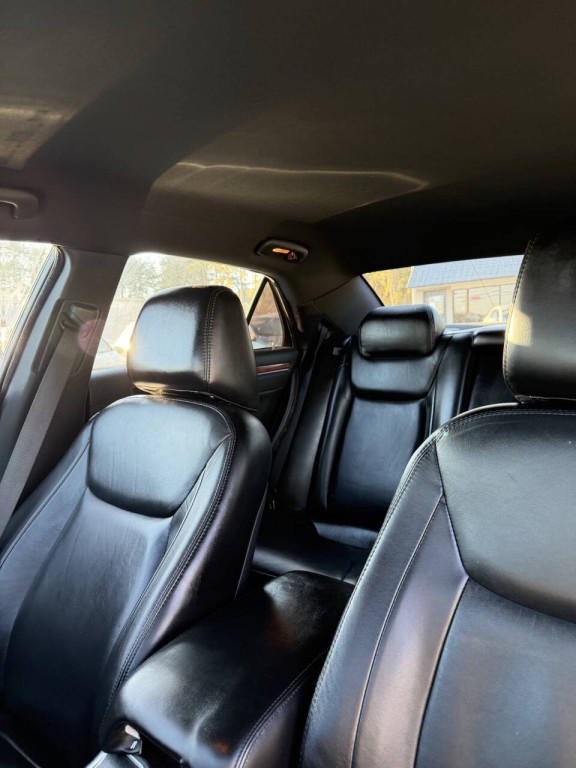 2014 Chrysler 300 Image 10