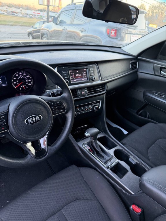 2017 Kia Optima Image 4
