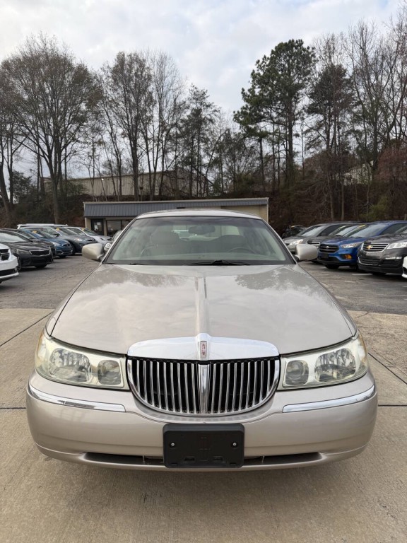 2002 Lincoln Town Car Image 3