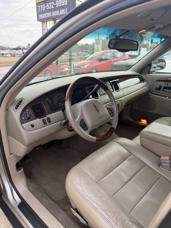 2002 Lincoln Town Car Image 5