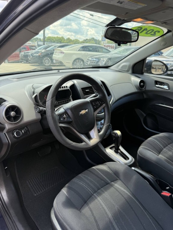 2016 Chevrolet Sonic Image 3