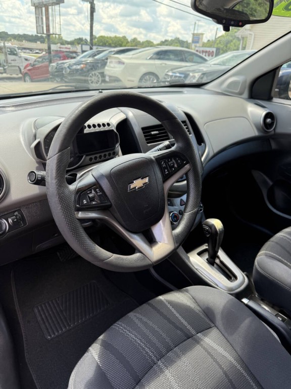 2016 Chevrolet Sonic Image 4