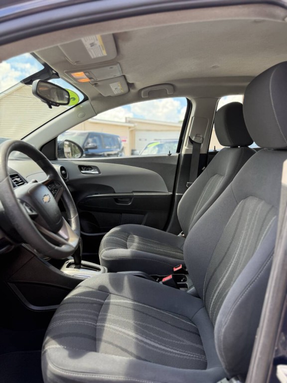 2016 Chevrolet Sonic Image 6