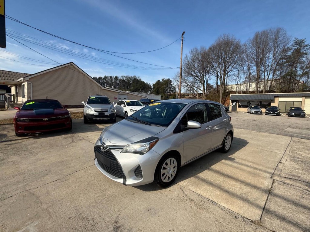 2017 Toyota Yaris Image 1