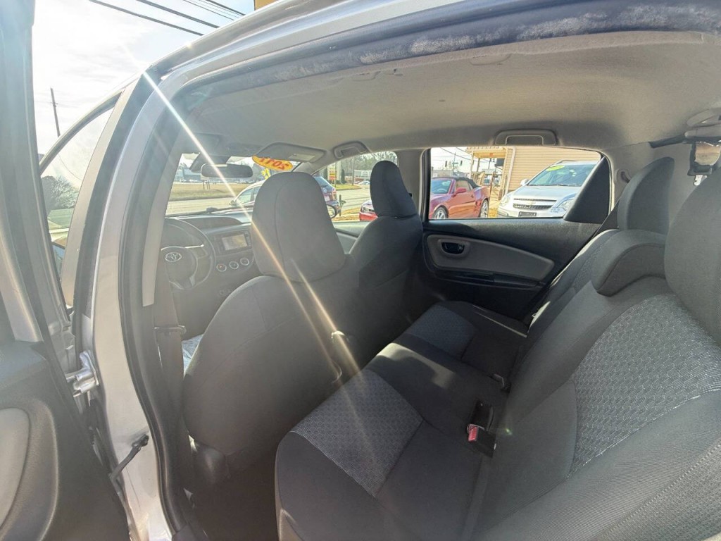 2017 Toyota Yaris Image 2