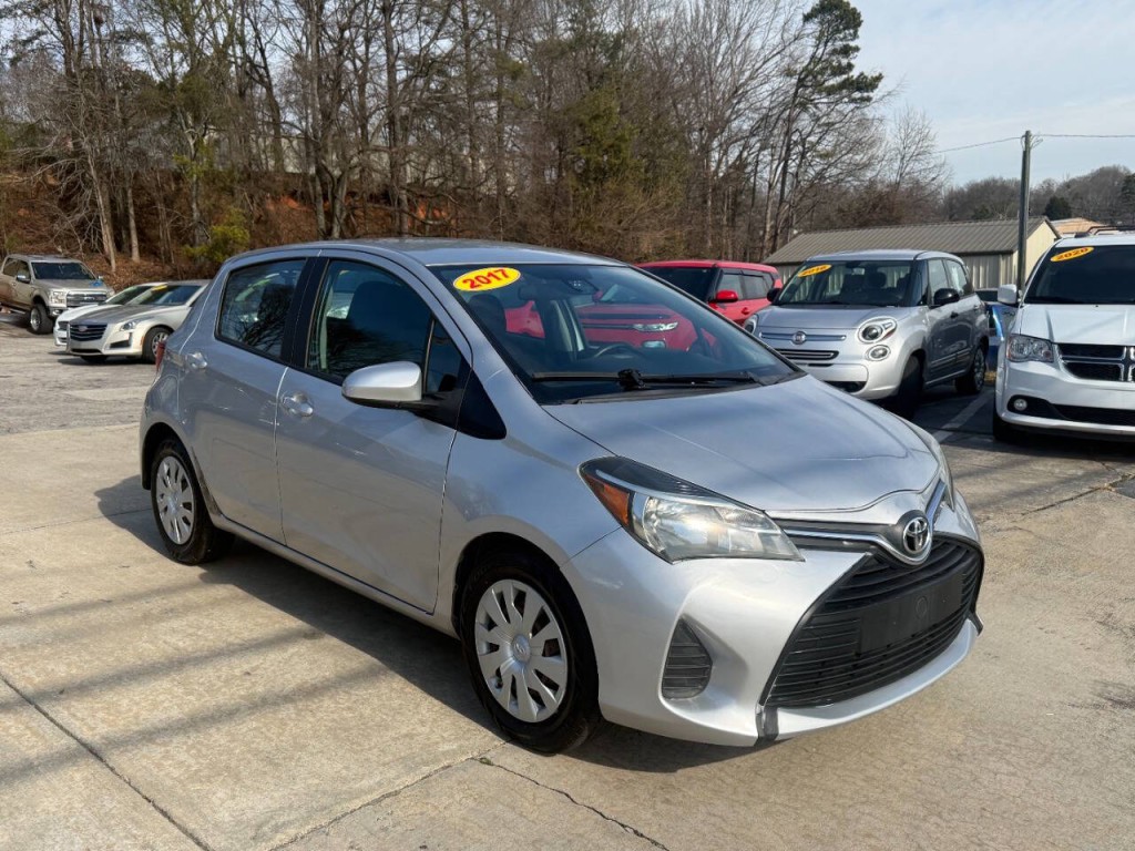 2017 Toyota Yaris Image 3