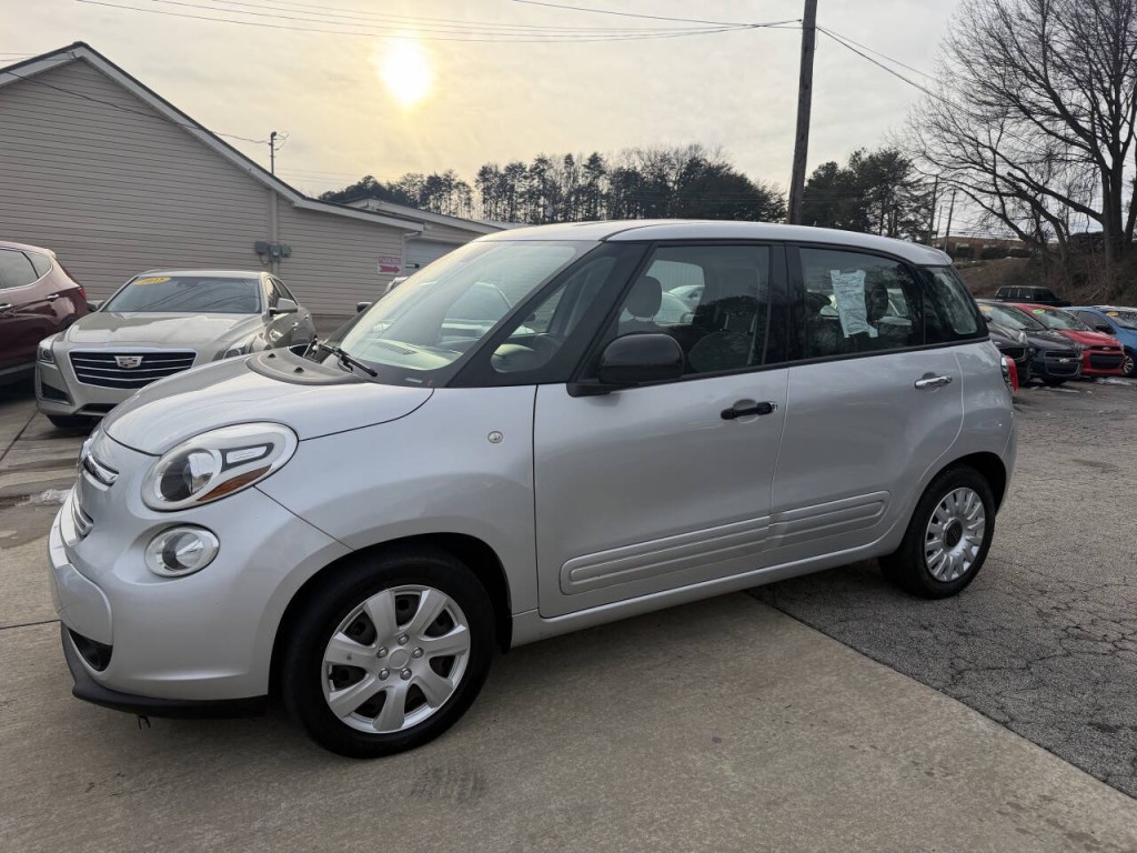 2016 FIAT 500L Image 2