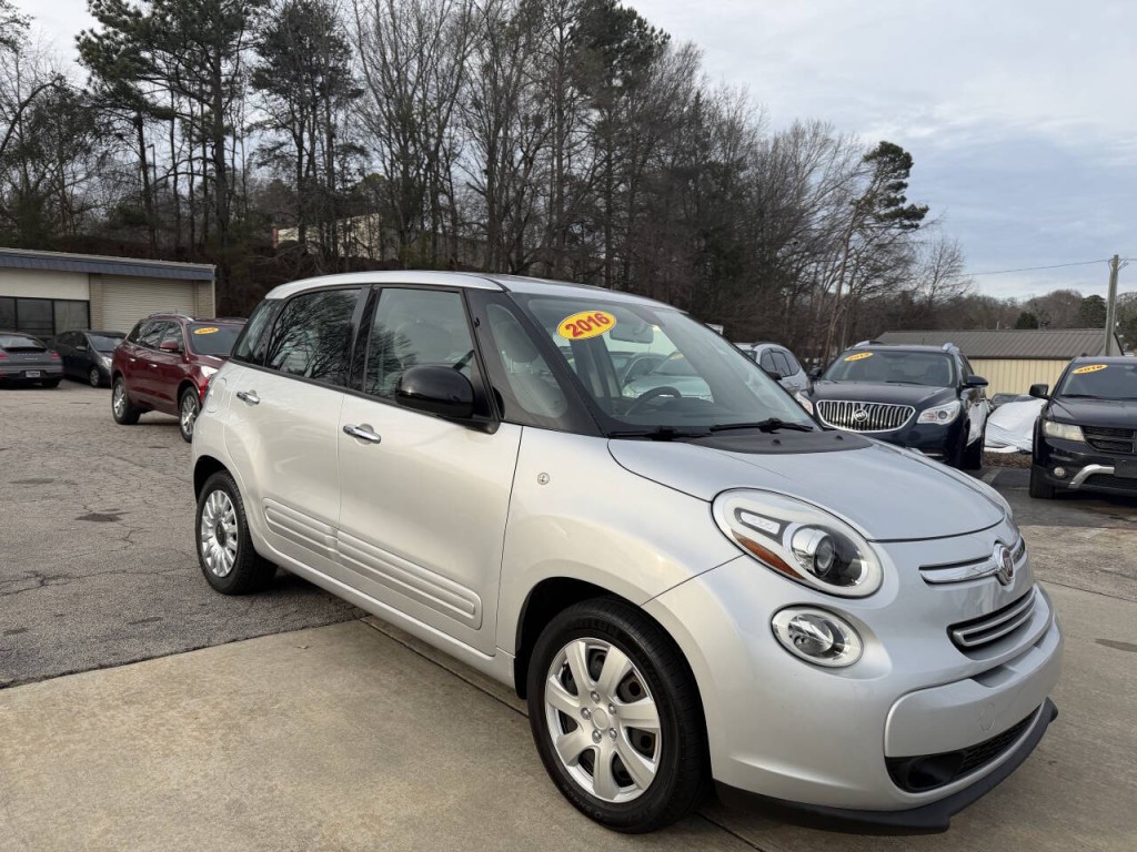 2016 FIAT 500L Image 4