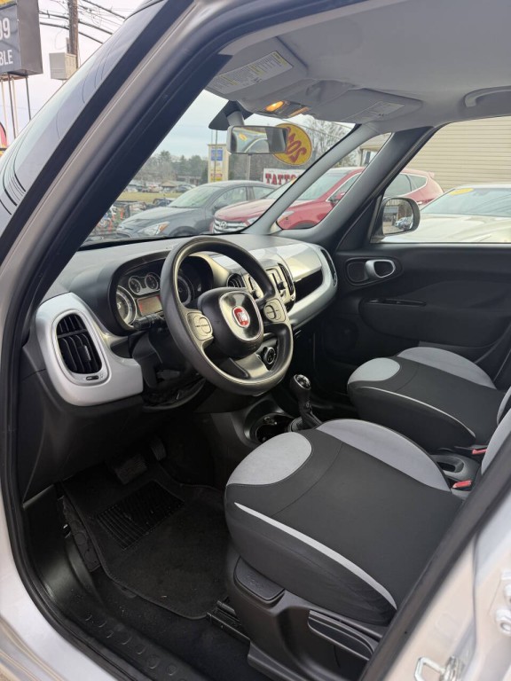 2016 FIAT 500L Image 6