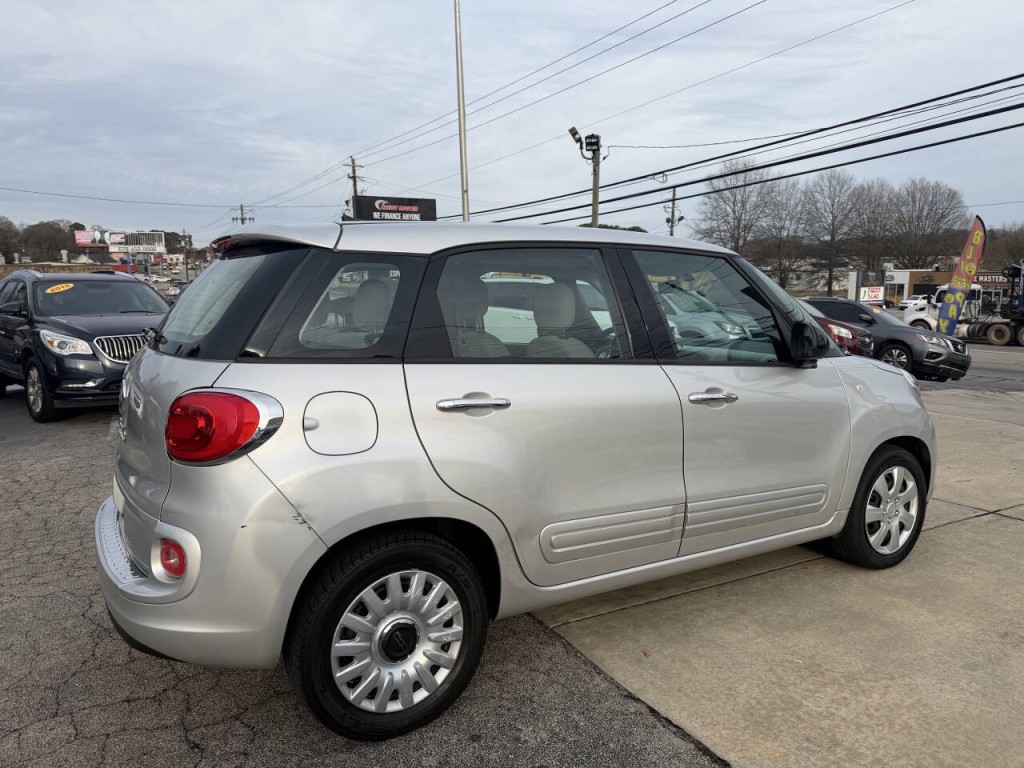 2016 FIAT 500L Image 9