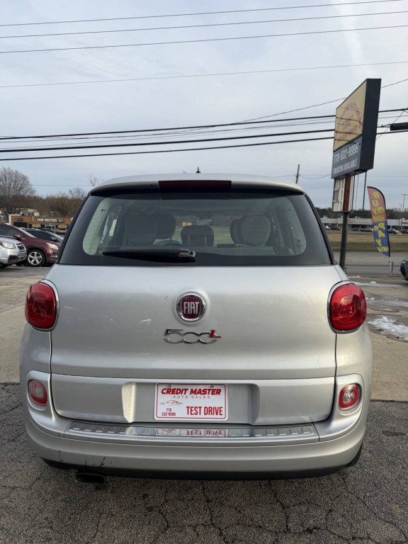 2016 FIAT 500L Image 10
