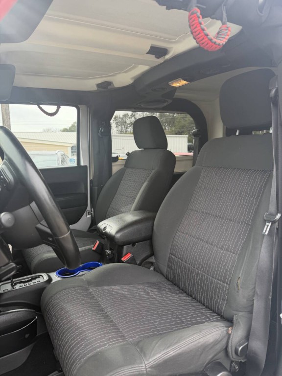 2011 Jeep Wrangler Image 6