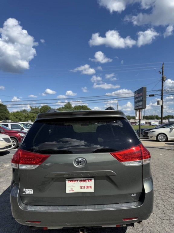 2011 Toyota Sienna Image 12