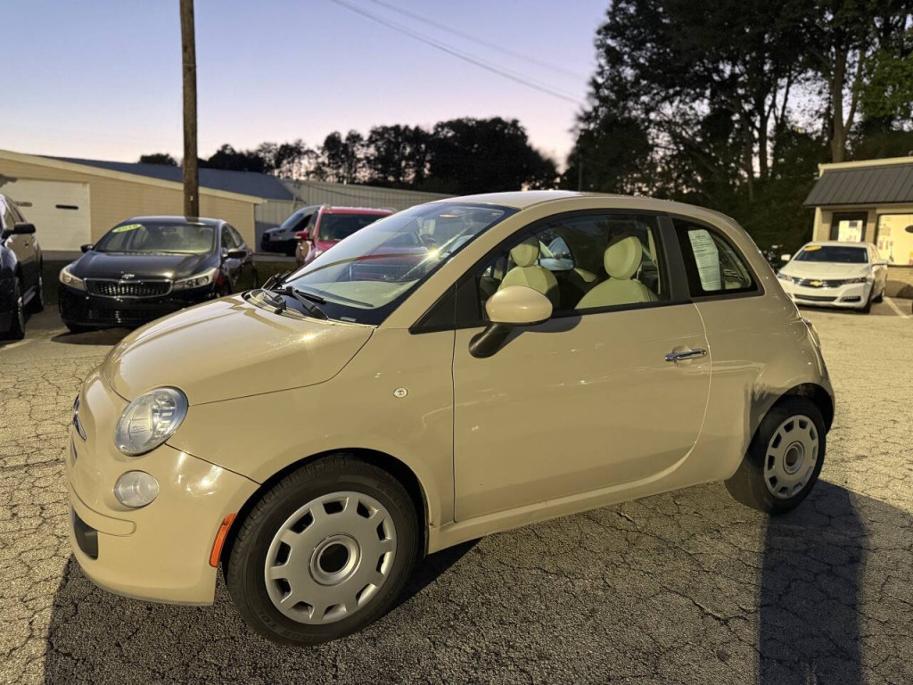 2012 FIAT 500 Image 2