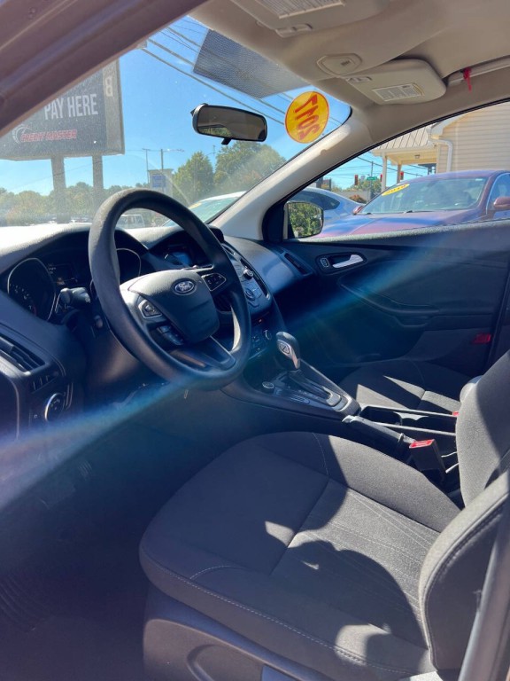 2017 Ford Focus Image 4