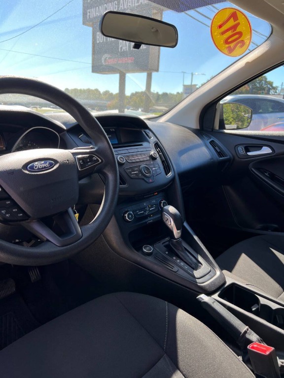 2017 Ford Focus Image 6