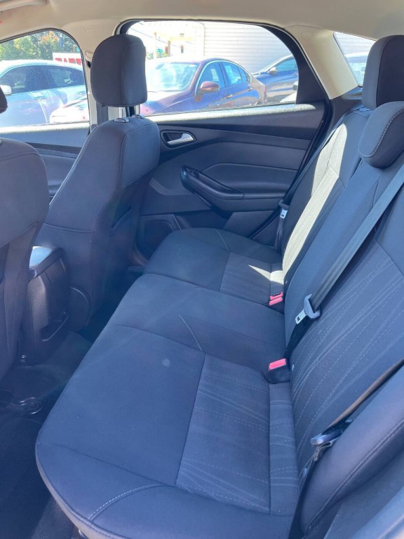 2017 Ford Focus Image 8