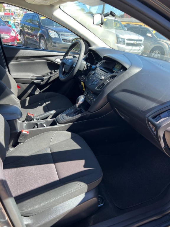 2017 Ford Focus Image 9