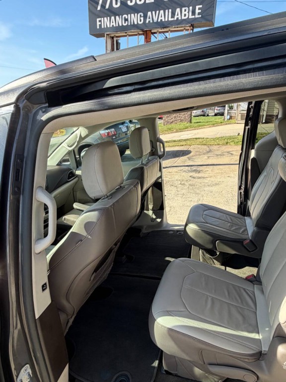 2017 Chrysler Pacifica Image 4