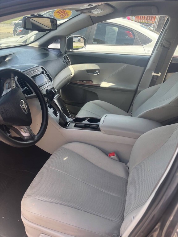 2010 Toyota Venza Image 2