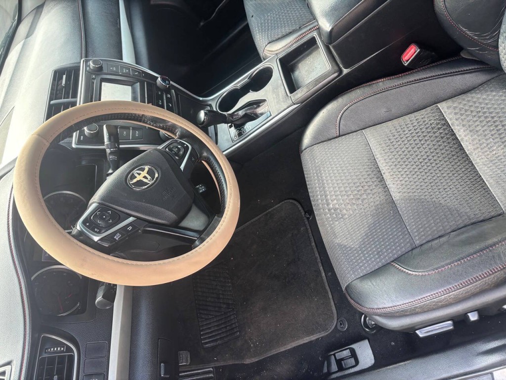 2015 Toyota Camry Image 2