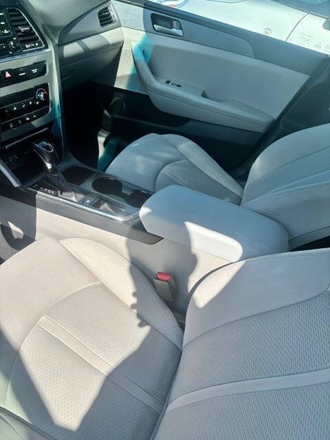 2017 Hyundai Sonata Image 2