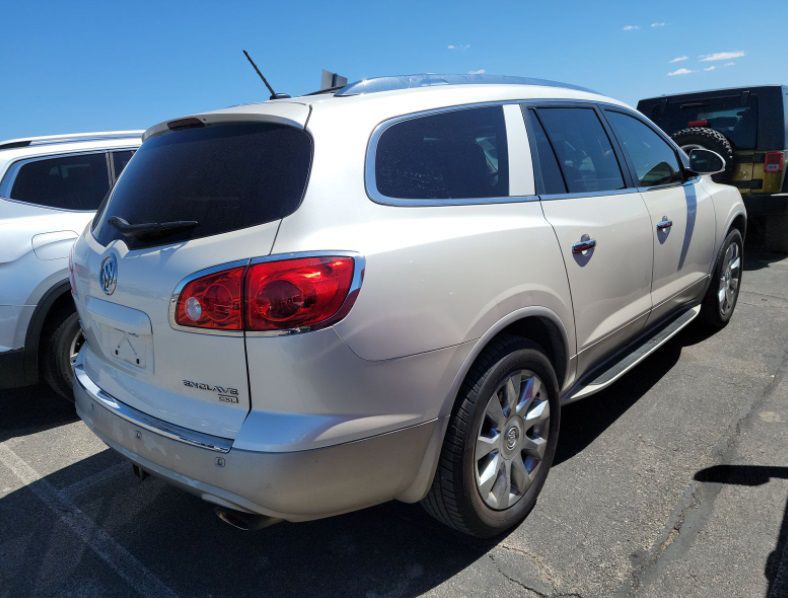 2011 Buick Enclave Image 2
