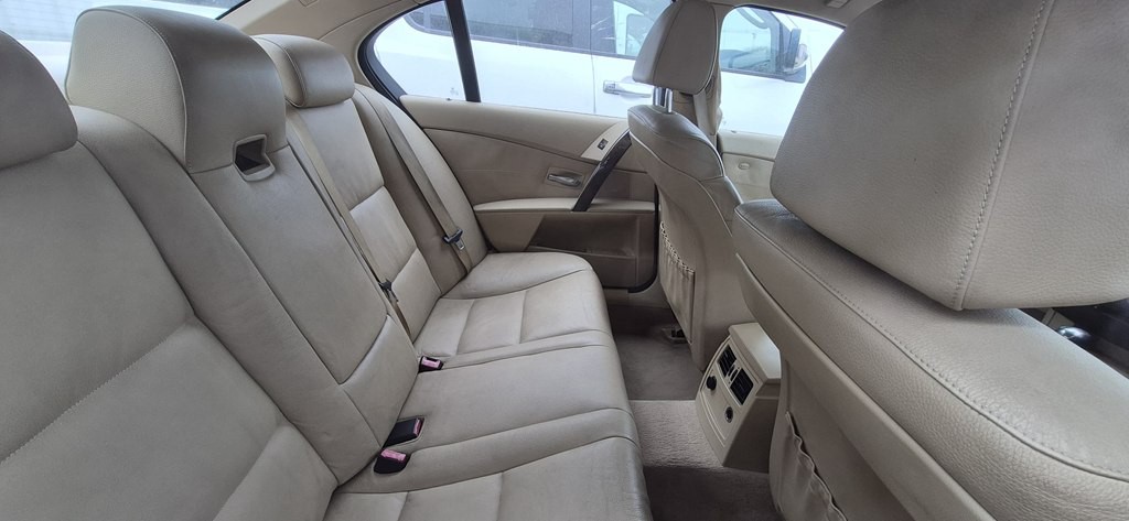 2004 BMW 5 Series Image 9