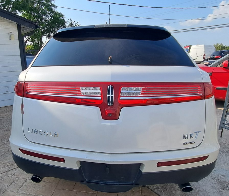 2013 Lincoln MKT Image 3