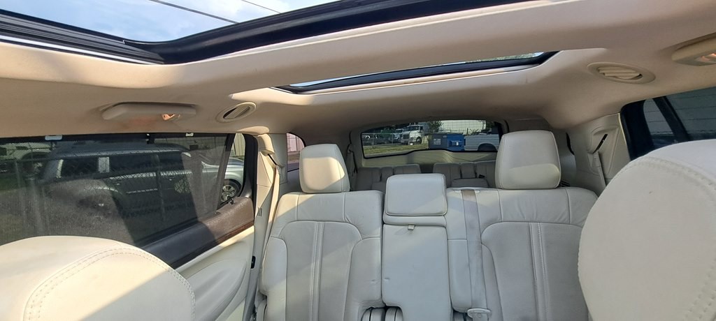 2013 Lincoln MKT Image 8
