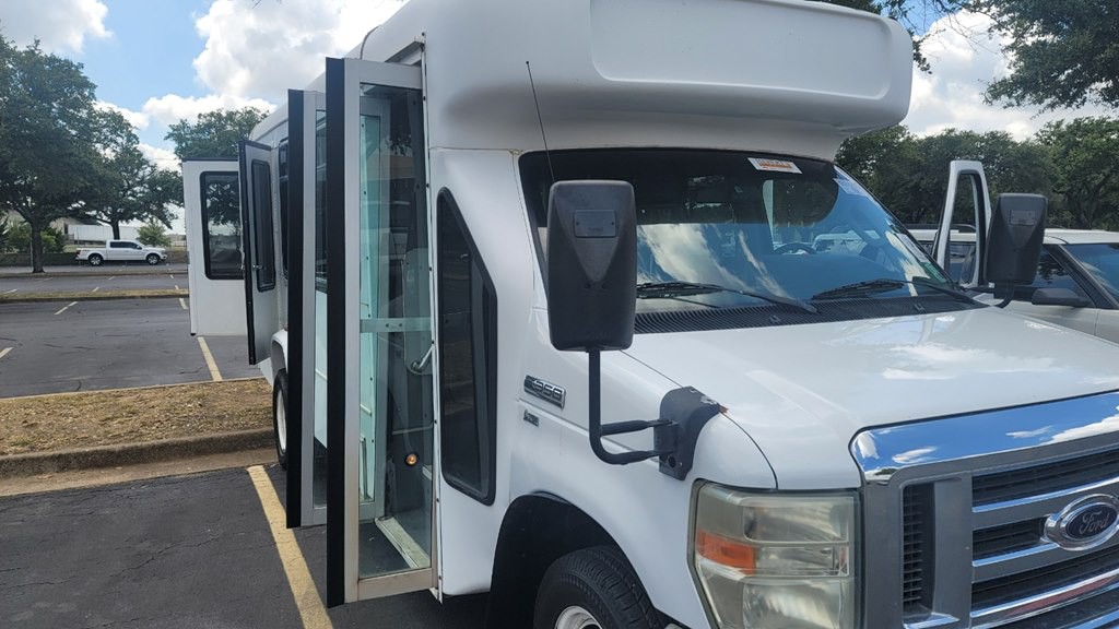 2009 Ford Econoline Image 3