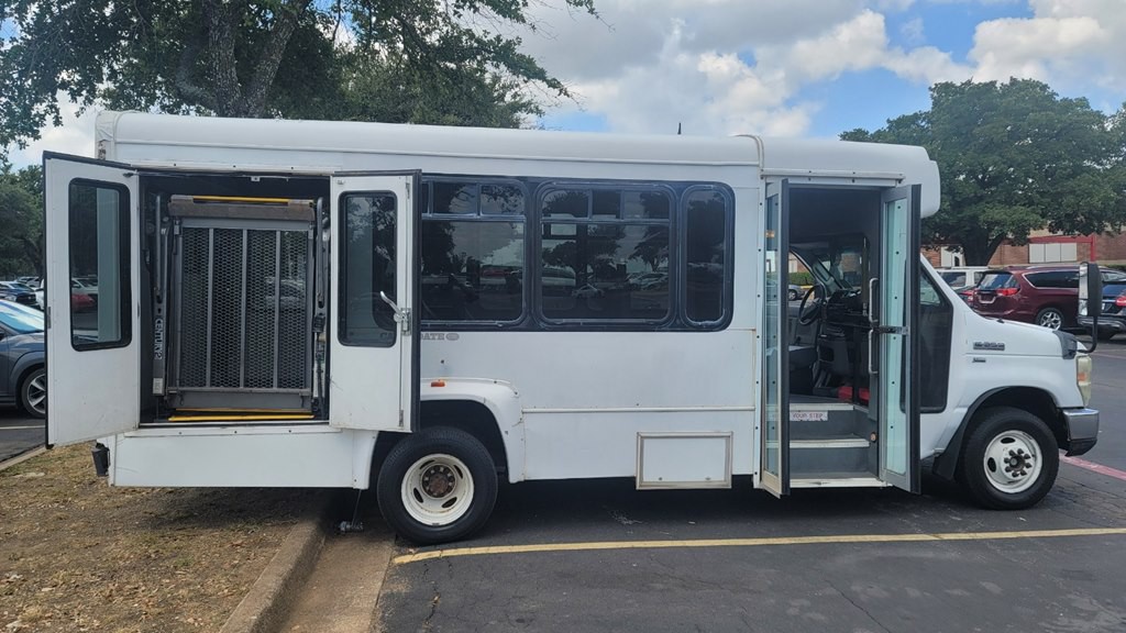 2009 Ford Econoline Image 4