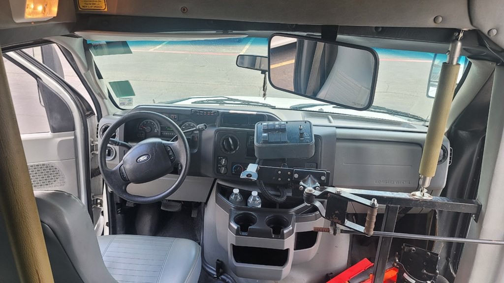 2009 Ford Econoline Image 8