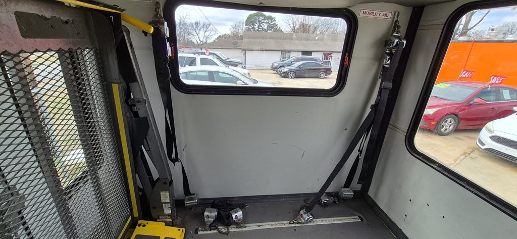 2009 Ford Econoline Image 16