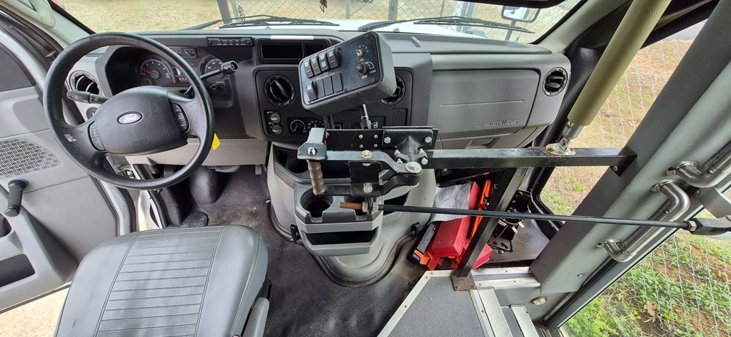 2009 Ford Econoline Image 20