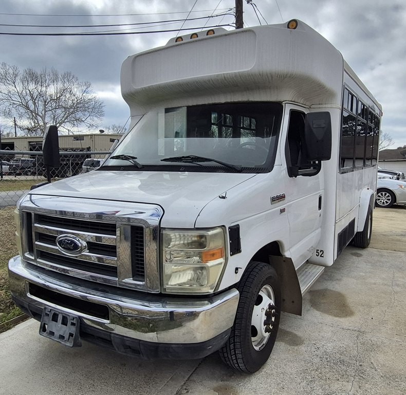 2009 Ford Econoline Image 1