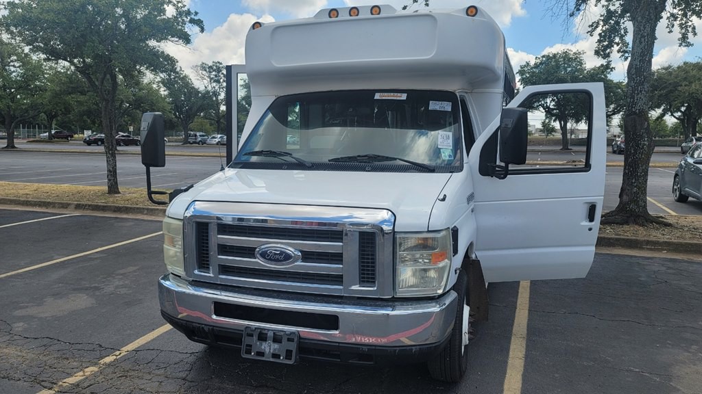 2009 Ford Econoline Image 2
