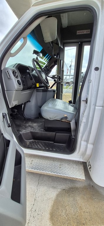 2009 Ford Econoline Image 10