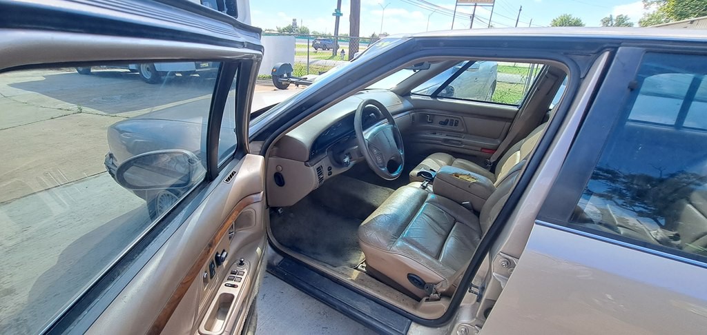 1995 Oldsmobile 98 Image 5