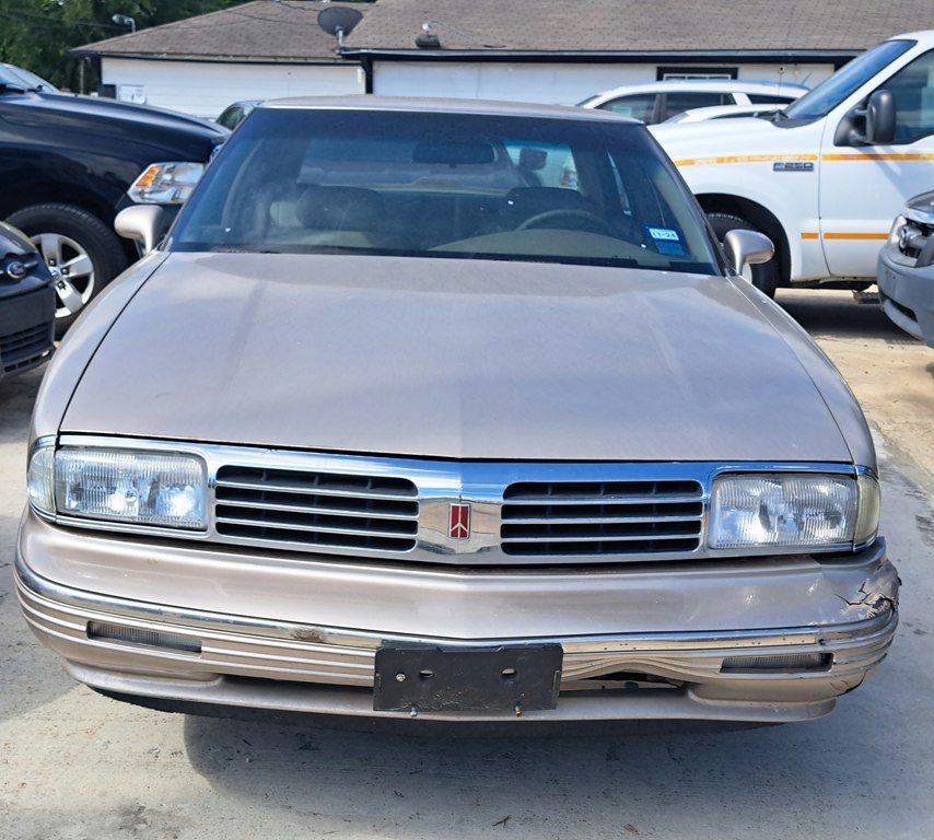 1995 Oldsmobile 98 Image 1