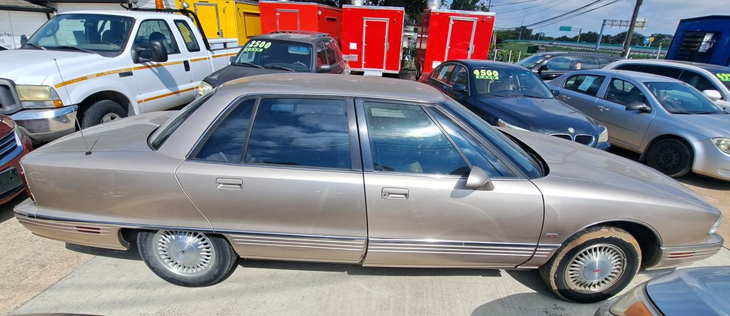 1995 Oldsmobile 98 Image 2