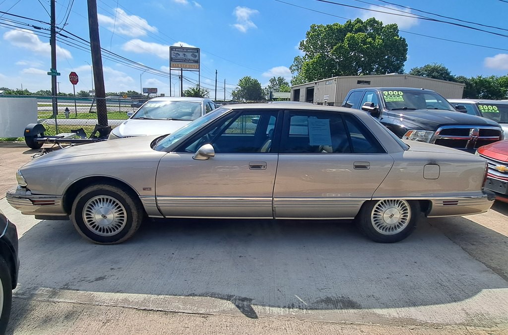 1995 Oldsmobile 98 Image 3