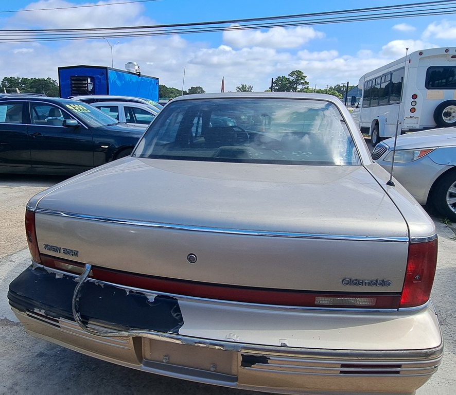 1995 Oldsmobile 98 Image 4