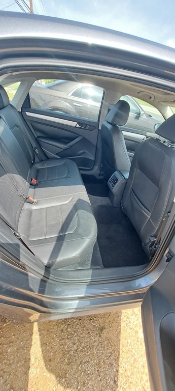 2013 Volkswagen Passat Image 7