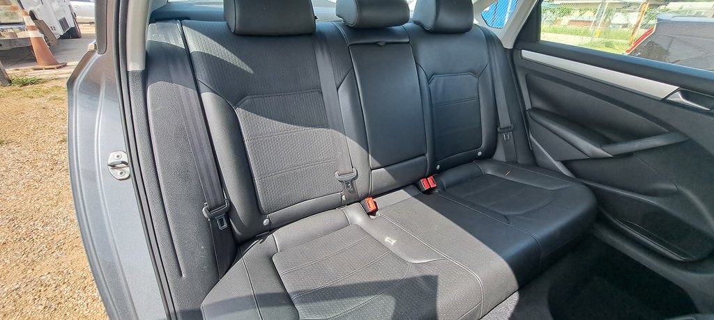 2013 Volkswagen Passat Image 8